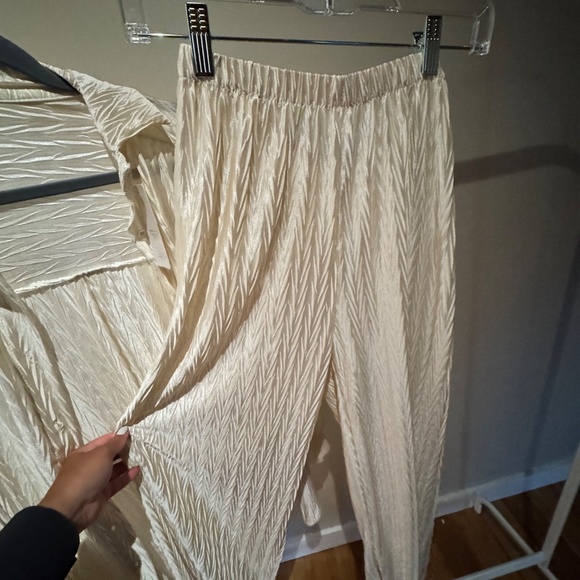 Ivory Satin Textured Two-Piece Set – Size S ✨ - Picture 3 of 4